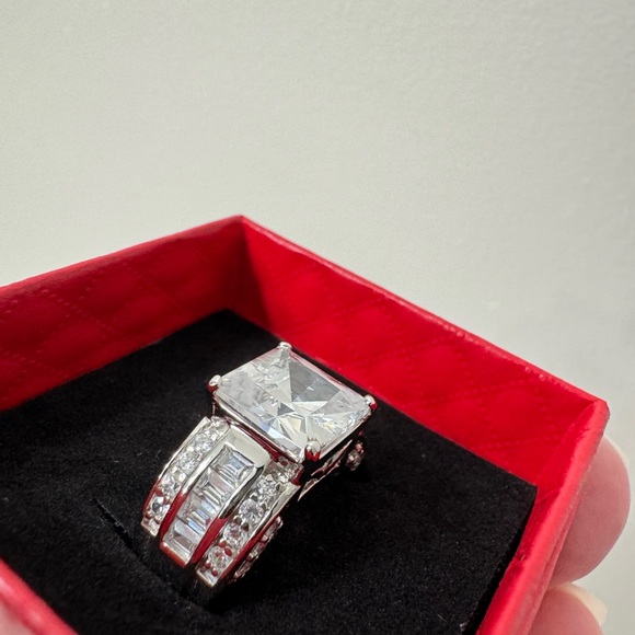 Ring - Picture 4 of 5